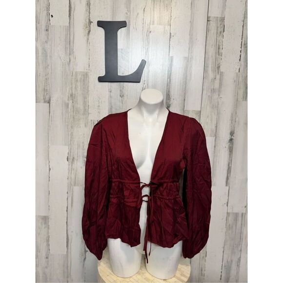 Red blouse size large - Picture 5 of 8